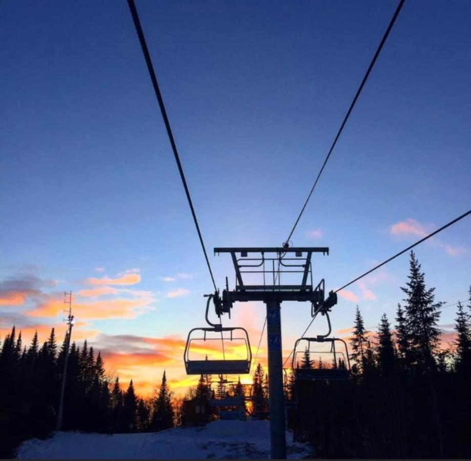 Condo Ski-In Ski-Out Stoneham Εξωτερικό φωτογραφία